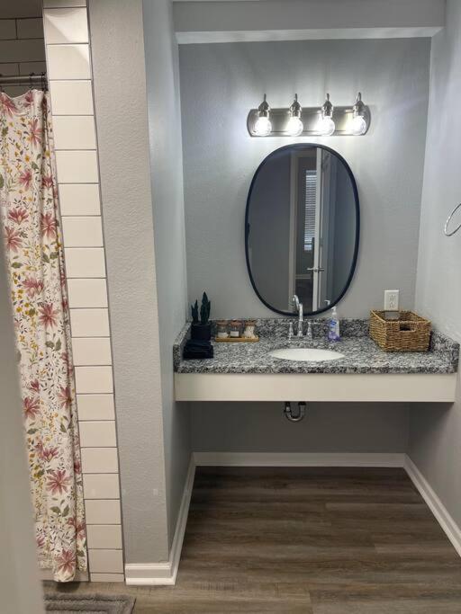 The Bernice - 2 Bedroom Apt In Quilt Town, Usa Hamilton Luaran gambar